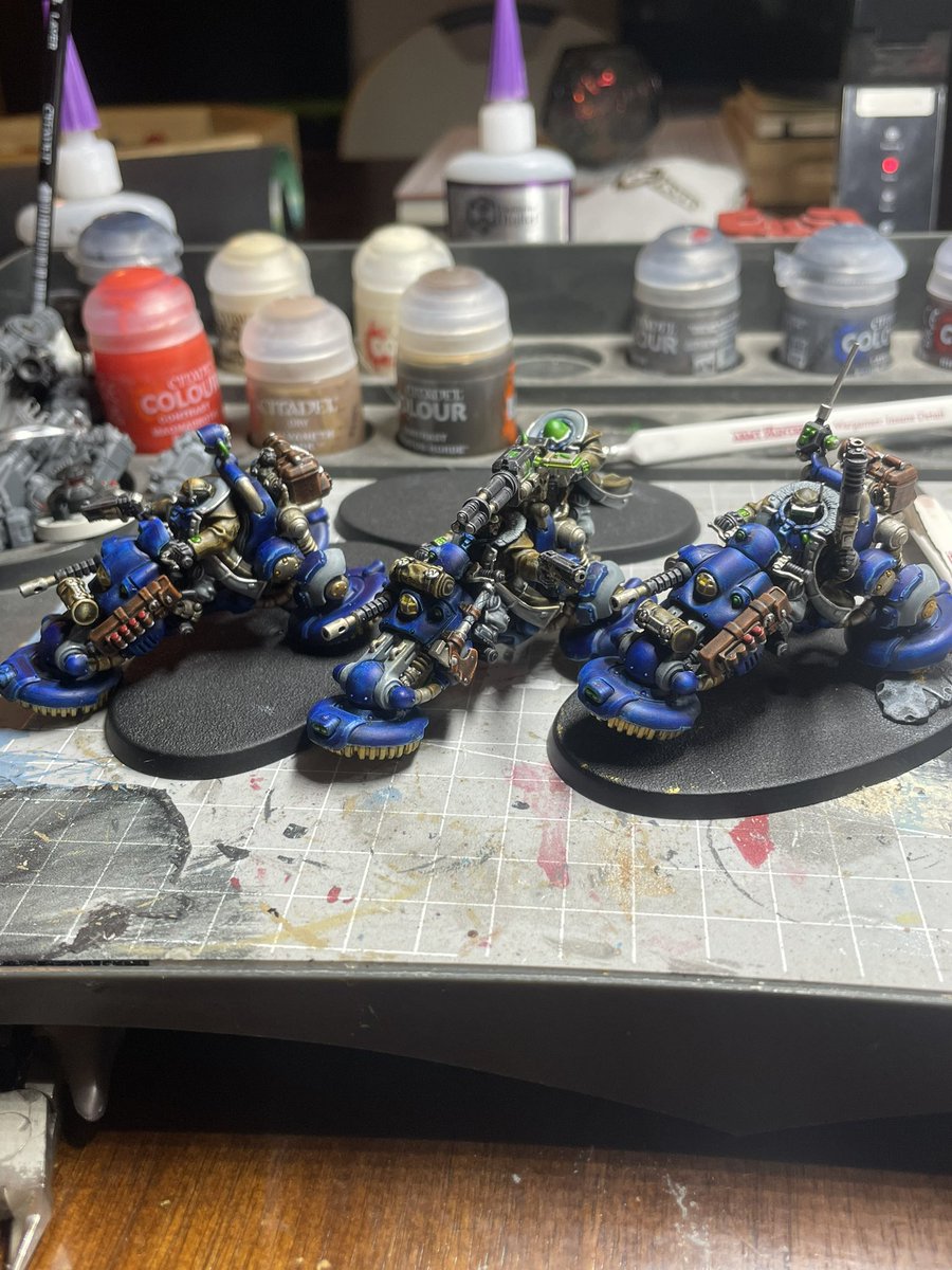 Velak_Paints's tweet photo. Just finished some bikes. Need to get them back in their bases. Tell me what you think! #WarhammerCommunity #warhammer40k #leaguesofvotann https://t.co/NymIZ7Nfik