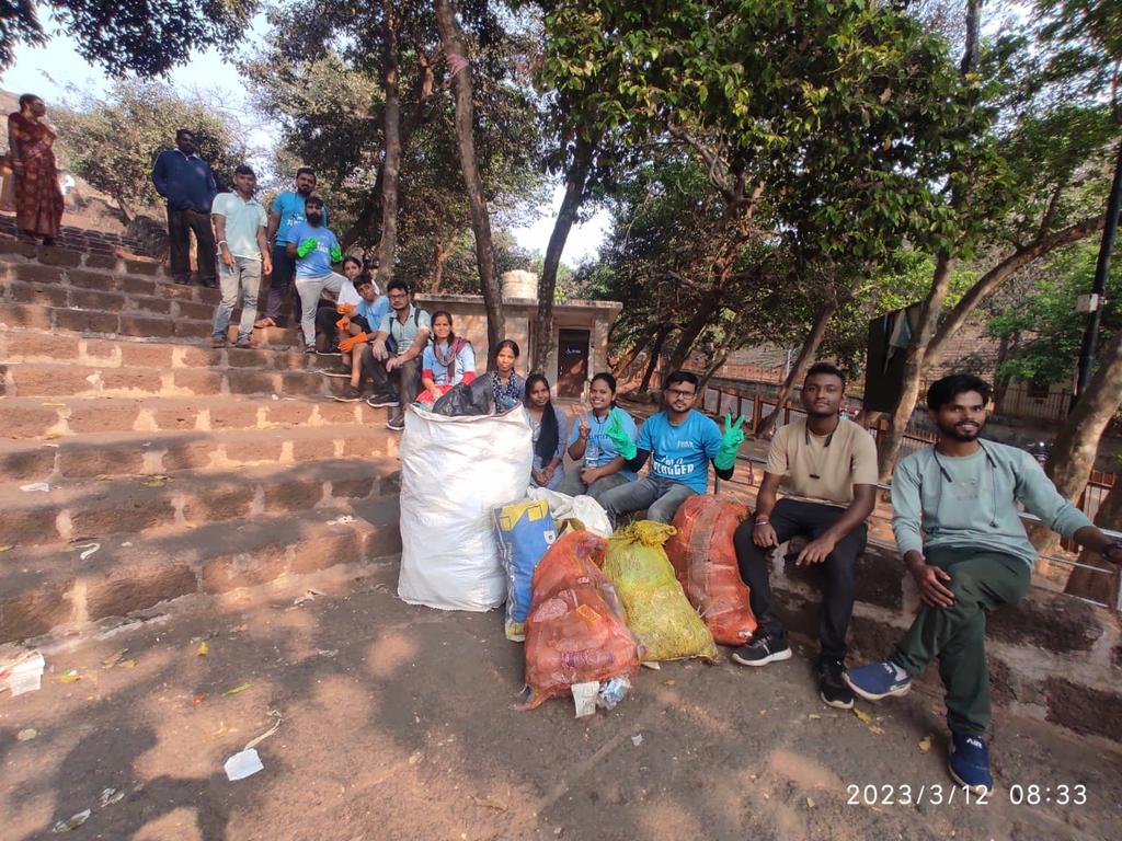 Ssamal12345's tweet photo. Morning plogging at khandagiri..
Its now one landfill of plastics.. Today we collected 150kg + plastics from cave and hill top jungle.. 
Please make it plastic free Tourism spot.. @PradeepJenaIAS 
@odisha_tourism @DrMariaNeira @CMO_Odisha @XpressOdisha @UNICEFIndia @SDG2030 @UN https://t.co/LSZRFsjOqz