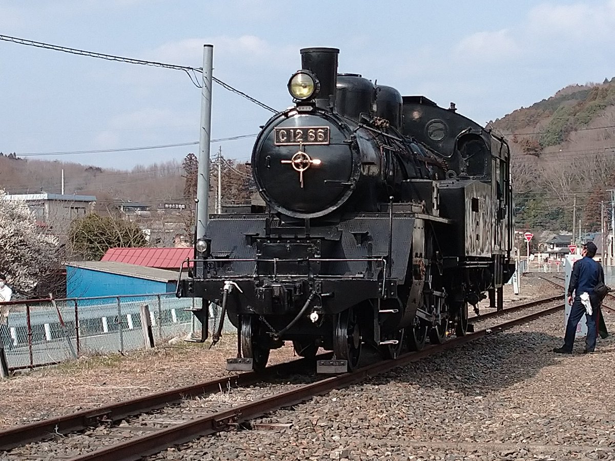 SL11326's tweet photo. 茂木駅にて
今日は給水塔の不具合により遅れる模様 https://t.co/t1J1tncWq4
