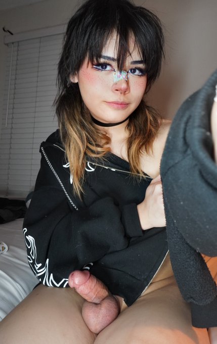 Hey babe, wanna hangout at my place rn? 💕✨ https://t.co/EASEOp05Ko