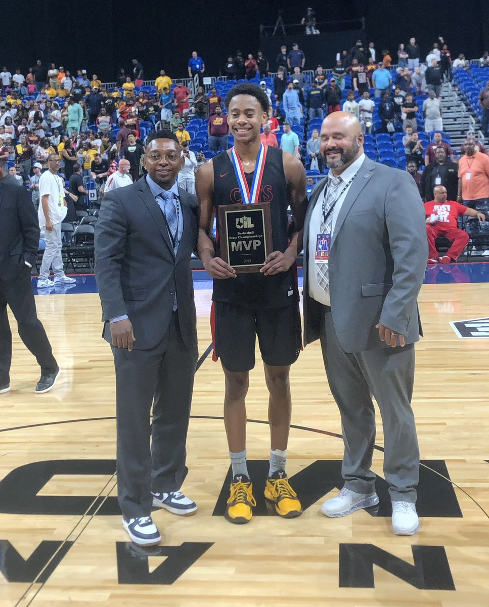 hoopinsider's tweet photo. 6A State Champions🏆

#1 @LHWildcatHoops (34-3)

MVP🥇JR @iamtrejohnson1 29p (took over the game in 3Q) https://t.co/kK55qDMYXt