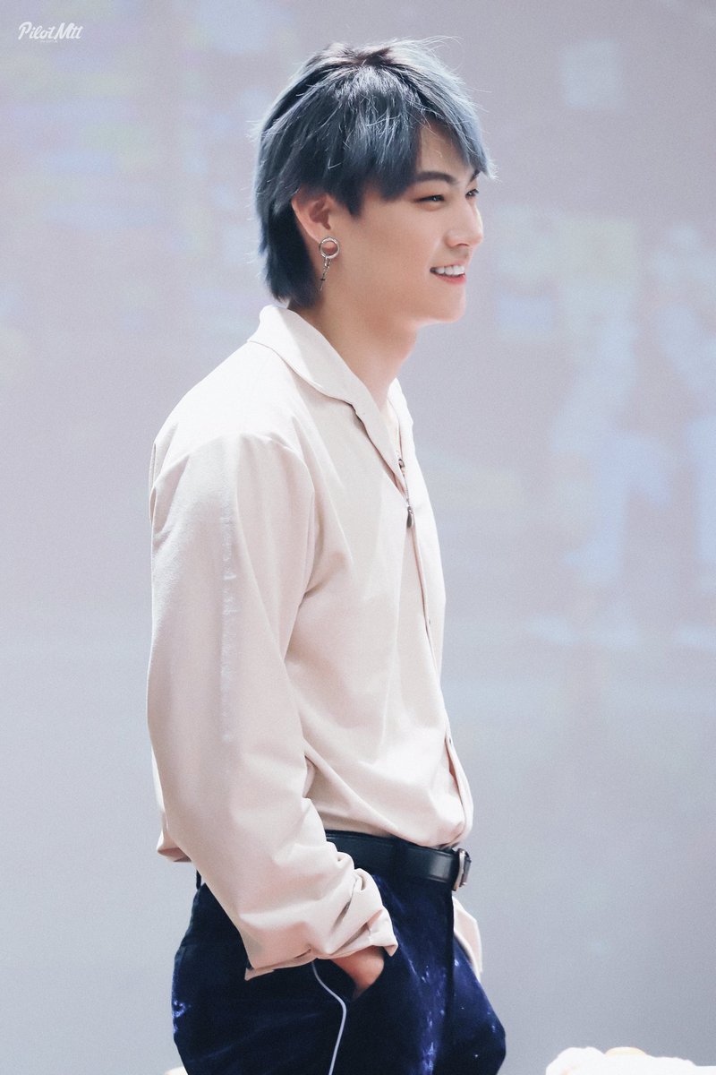 Yo sigo sorprendido y en shock por el #Floverч_9·debut que mi esposo tuvo que darme unas palmaditas para reaccionar y vestirme. Ahora bonito y chiquito llegué para conquistar el #Heɑrt에heɑrt de <a href="/flovery9/">Flovery_9</a>.

🕸 𝒔pider - 𝚋𝚘𝚢 ⋆ #𝐋ucifer. <