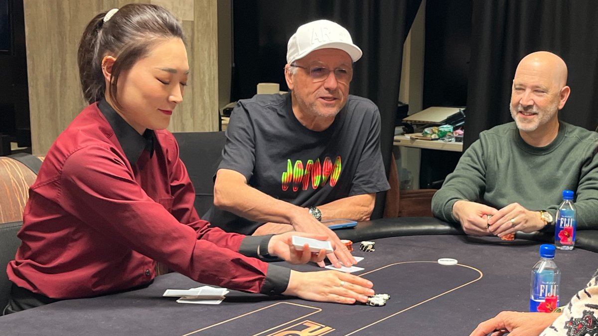 PokerNews tweet media