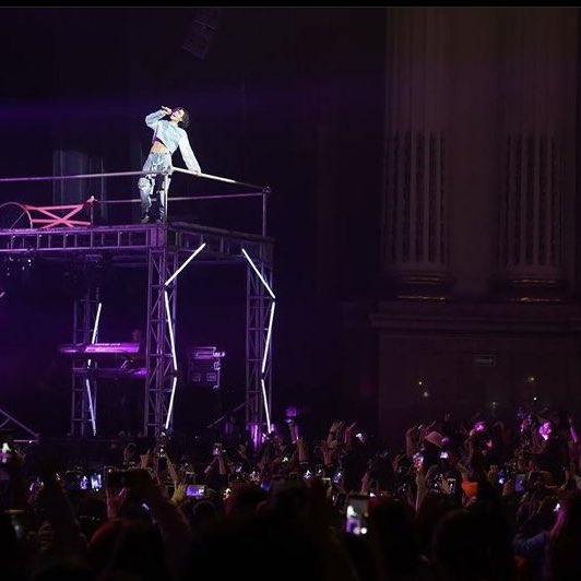 fabsxals's tweet photo. el escenario, los bailarines, los outfits, las canciones, todo, absolutamente todo estaba donde debía estar para darnos la mejor experiencia de nuestras vidas, gracias alan por tanto 

ANIVERSARIO DREAM TOUR https://t.co/CeRlPuDGsh