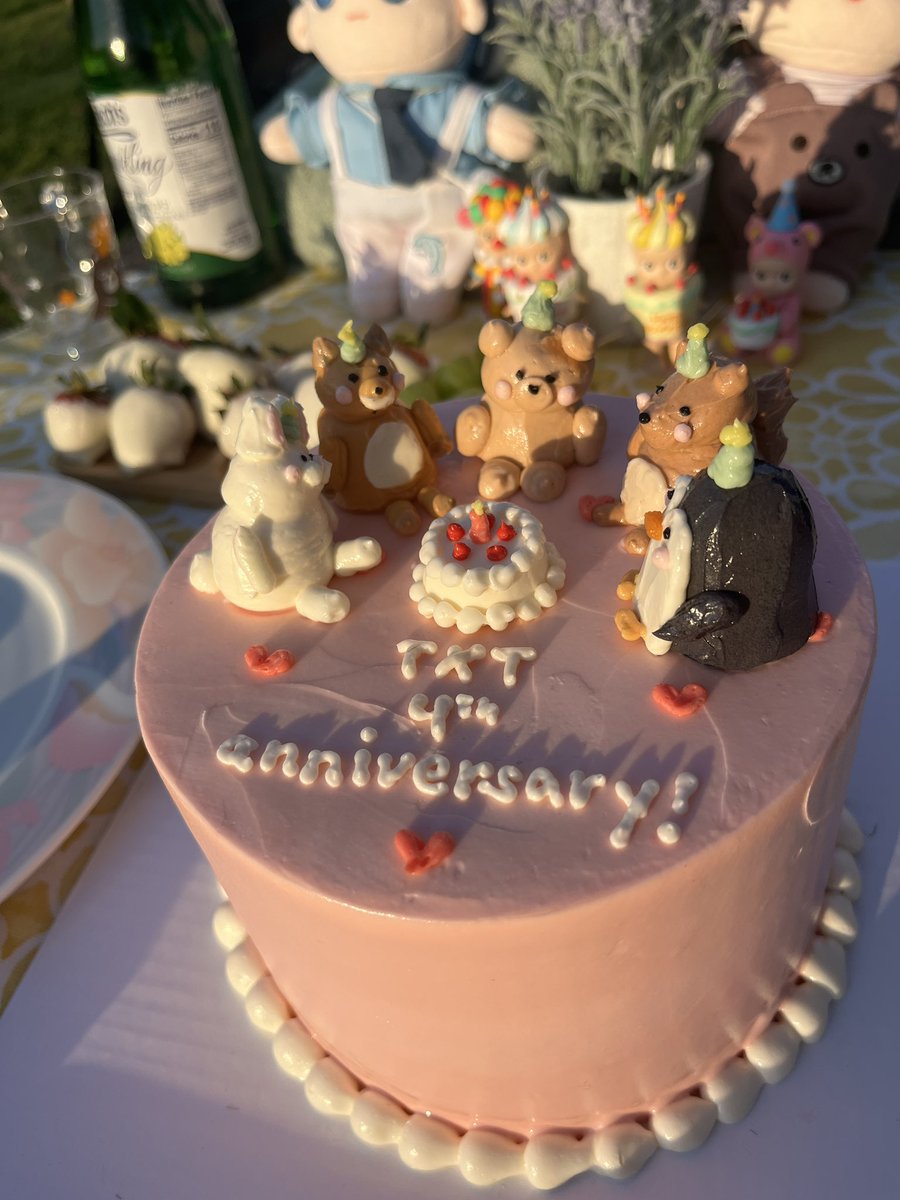 cheerygyu's tweet image. Celebrating txts 4th anniversary &amp;lt;333

#TXT_4th_Anniversary 
#투바투와함께한4년내일도함께할우리
#ToFOUReverlandWithTXT