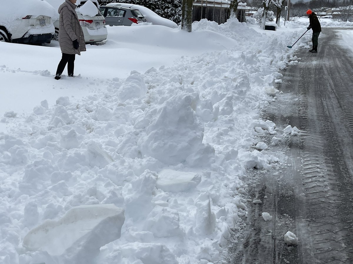 EastCoastLisa's tweet photo. @mayor_collier @TownofWhitby did the same thing minutes after we finished clearing our driveway and THREE senior citizens driveways.  My husband actually stopped the driver to ask why and was told, it will take too long.  🤷🏼‍♀️ #taxdollarsatwork https://t.co/IoMkp76Wuu