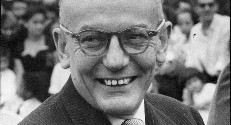 HELIODOPTERO's tweet image. Estos problemas no son nuevos. El presidente @petrogustavo puede seguir el sano ejemplo del expresidente Alberto Lleras Camargo, que, hace 65 años, marginó a su familia, pública y completamente, de la presidencia de la República. Ni siquiera iban al palacio presidencial.