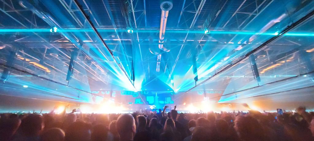 🔥🔥🔥🔥❤️❤️❤️❤️❤️ go Armin!!!!!
 <a href="/armada/">Armada Music</a> <a href="/arminvanbuuren/">Armin van Buuren</a> <a href="/asot/">A State of Trance</a> #asot2023 #asot1000 #reflection #trancefamily #astateoftrance #jaarbeurs #utrecht #netherlands