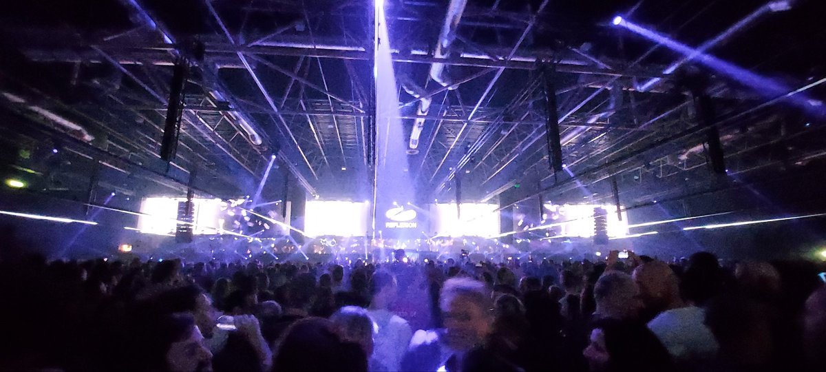 The basssssss #artbat <a href="/armada/">Armada Music</a> <a href="/arminvanbuuren/">Armin van Buuren</a> <a href="/asot/">A State of Trance</a> #asot2023 #asot1000 #reflection #trancefamily #astateoftrance #jaarbeurs #utrecht #netherlands
<a href="/artbatmusic/">ARTBAT</a>