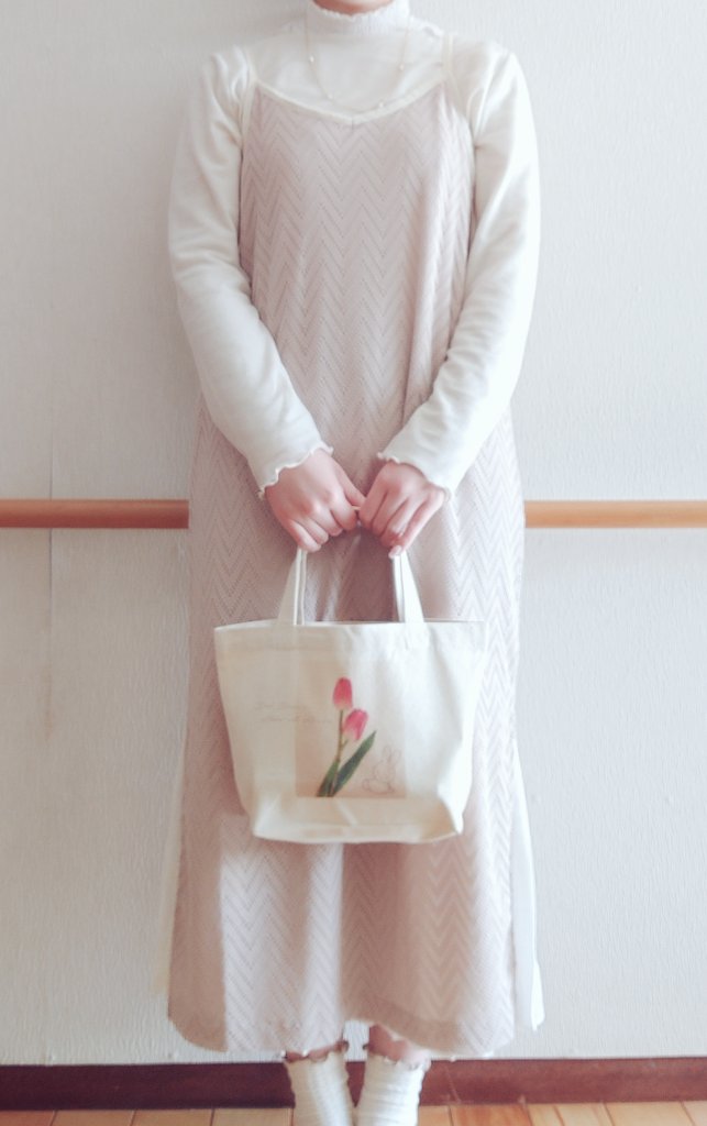 ujm0116's tweet photo. ちょっと前のコーデ🌷

ワンピース、トップス→ゆみさん
スカート→りなさん
バッグ→FlowerMiffy

ワンピース、安く買えた～😆👏
たしか、トップスとセットで600円とかだった気がする～🤔

結構透けてるから、下にりなさんのレイヤードスカートをはいてるよ～😆

#しまむら #talbyyumi #リナジョ https://t.co/ueRifc1BN0