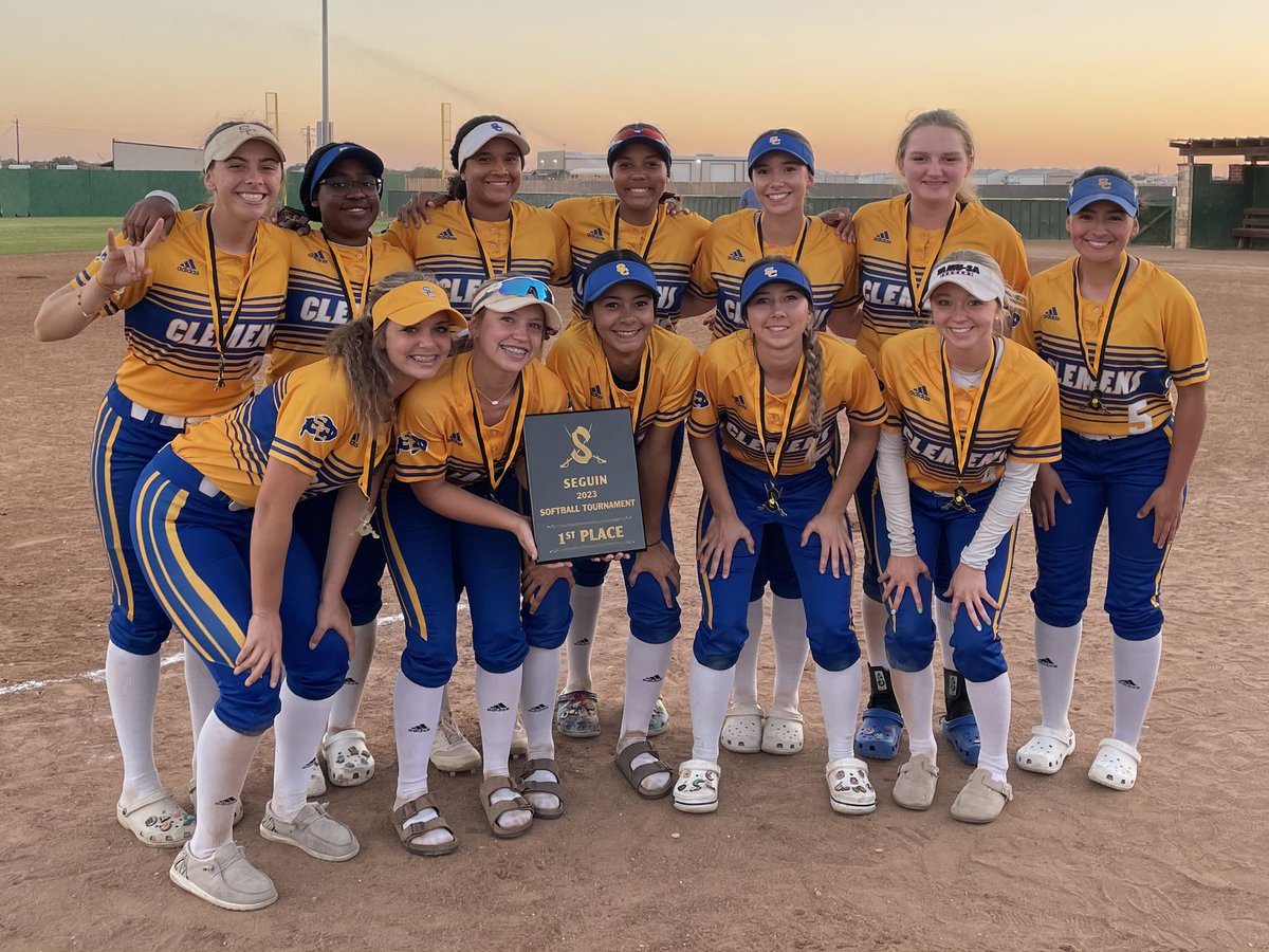 FIRST PLACE finish in the Seguin Tournament! 🏆🙌🏼
Team went 5-1 outscoring opponents 60-14, .444 BA, .500 OBP, .688 SLG
1️⃣3️⃣2B 2️⃣3B 6️⃣HR 5️⃣1️⃣RBI 1️⃣0️⃣SB &amp; fielded .953!

District opener: on the road Tuesday at San Marcos! 🥎💥