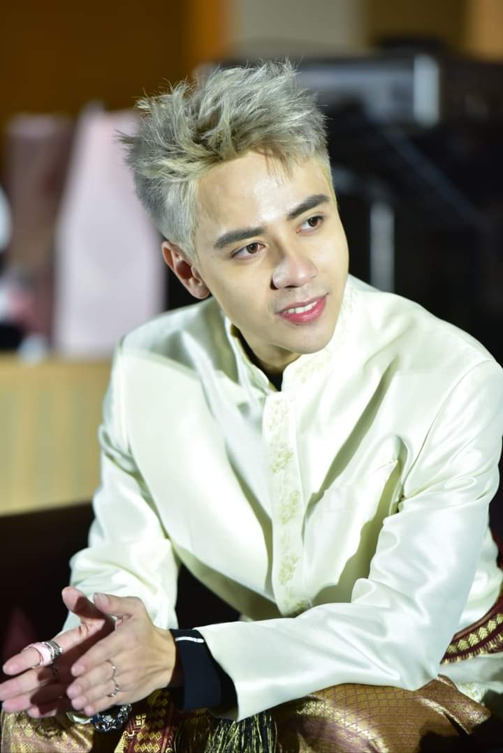 องครักษ์พิทักษ์หุ่ง tweet media