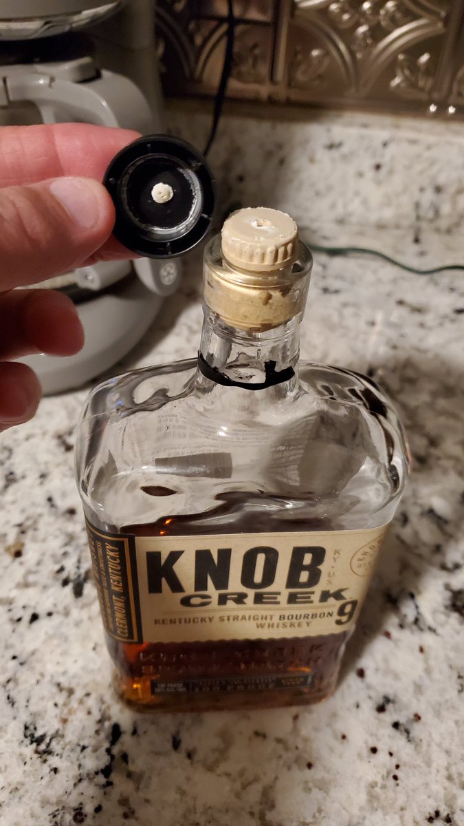 jerimew's tweet photo. WTF @knobcreek ? https://t.co/m9y8gwPoZl