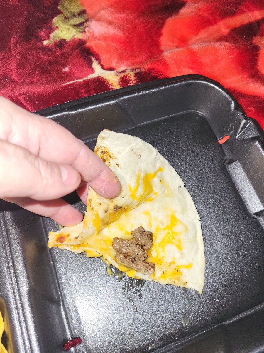 DastardPhat's tweet photo. @TijuanaFlats have ordered for family of 4 from TJs at least once a month for years. Last time today. Again bought extra chips/ caso, missing. Sauce missing and 3 fragments of steak. Charge a dollar extra for what? https://t.co/xEysLTuH5N