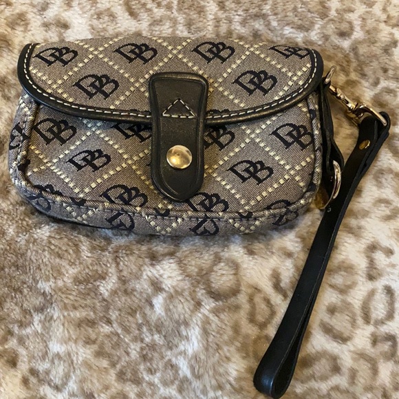Jillian_Seach's tweet photo. So good I had to share! Check out all the items I'm loving on @Poshmarkapp from @Vseach #poshmark #fashion #style #shopmycloset #wilsonsleather #coach #dooneybourke: https://t.co/HFdLHDfMLE https://t.co/F3h5N68pd6