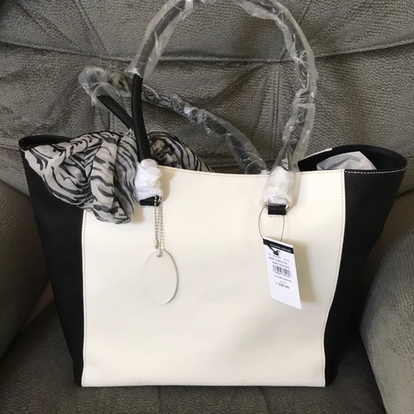 Jillian_Seach's tweet photo. So good I had to share! Check out all the items I'm loving on @Poshmarkapp from @Vseach #poshmark #fashion #style #shopmycloset #wilsonsleather #coach #dooneybourke: https://t.co/HFdLHDfMLE https://t.co/F3h5N68pd6