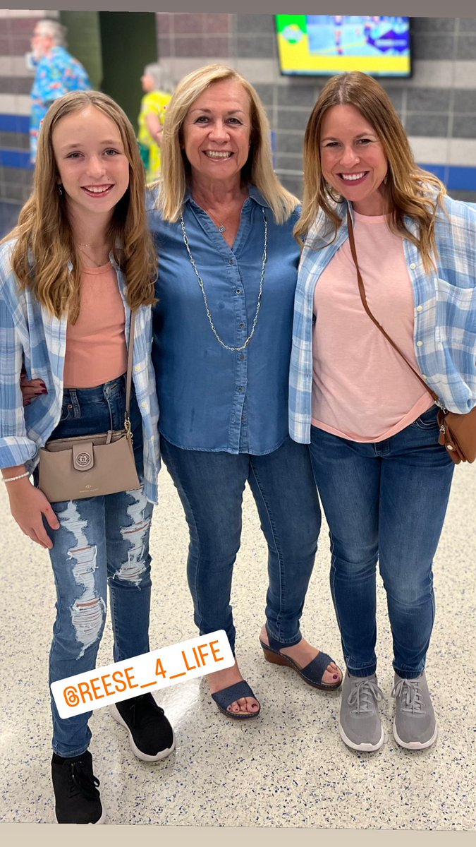jenhankes's tweet photo. 3 Generations Love Blake! #bsorlando https://t.co/fEABrM3z57