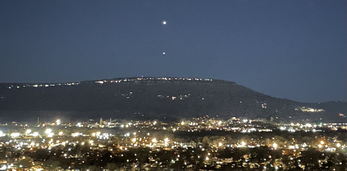 StormTrack9Dave's tweet image. Venus &amp;amp; Jupiter over Lookout Mountain #Chattanooga #ScenicCity #Venus&amp;amp;Jupiter