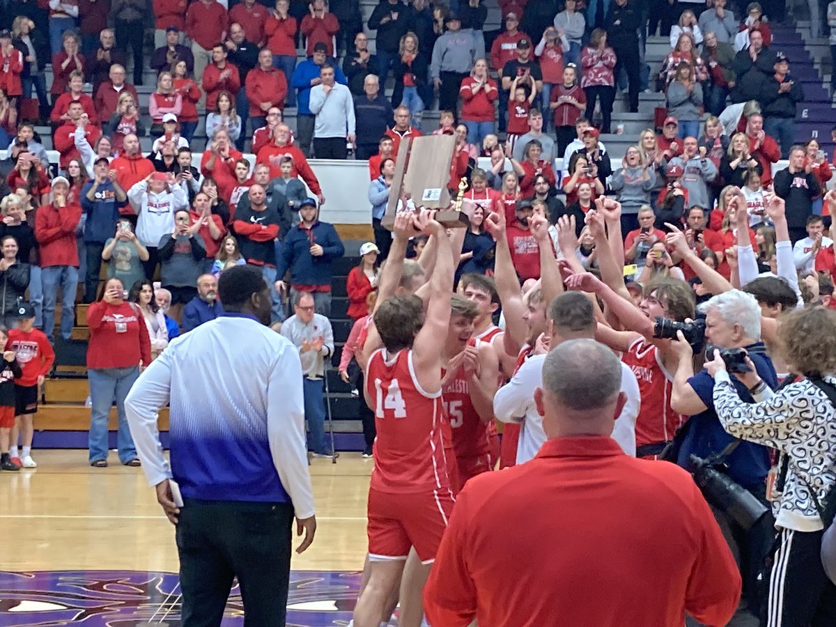 NPHSDragons's tweet photo. The first and final moments of tonight’s sectional victory. https://t.co/32jU0HKw9R