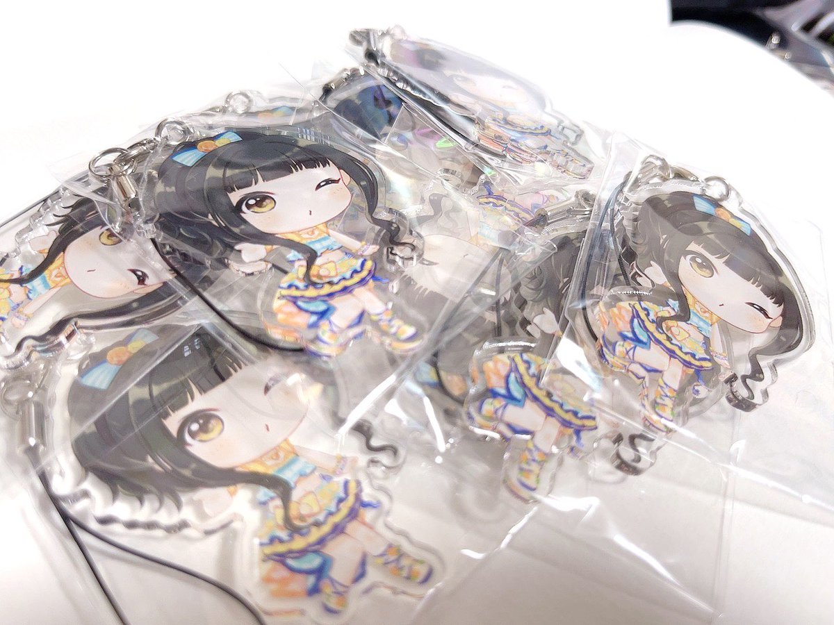 「サマータイム・ワンダーふじともアクキー届きました!シンステで頒布します!#cin」|紅月みいのイラスト