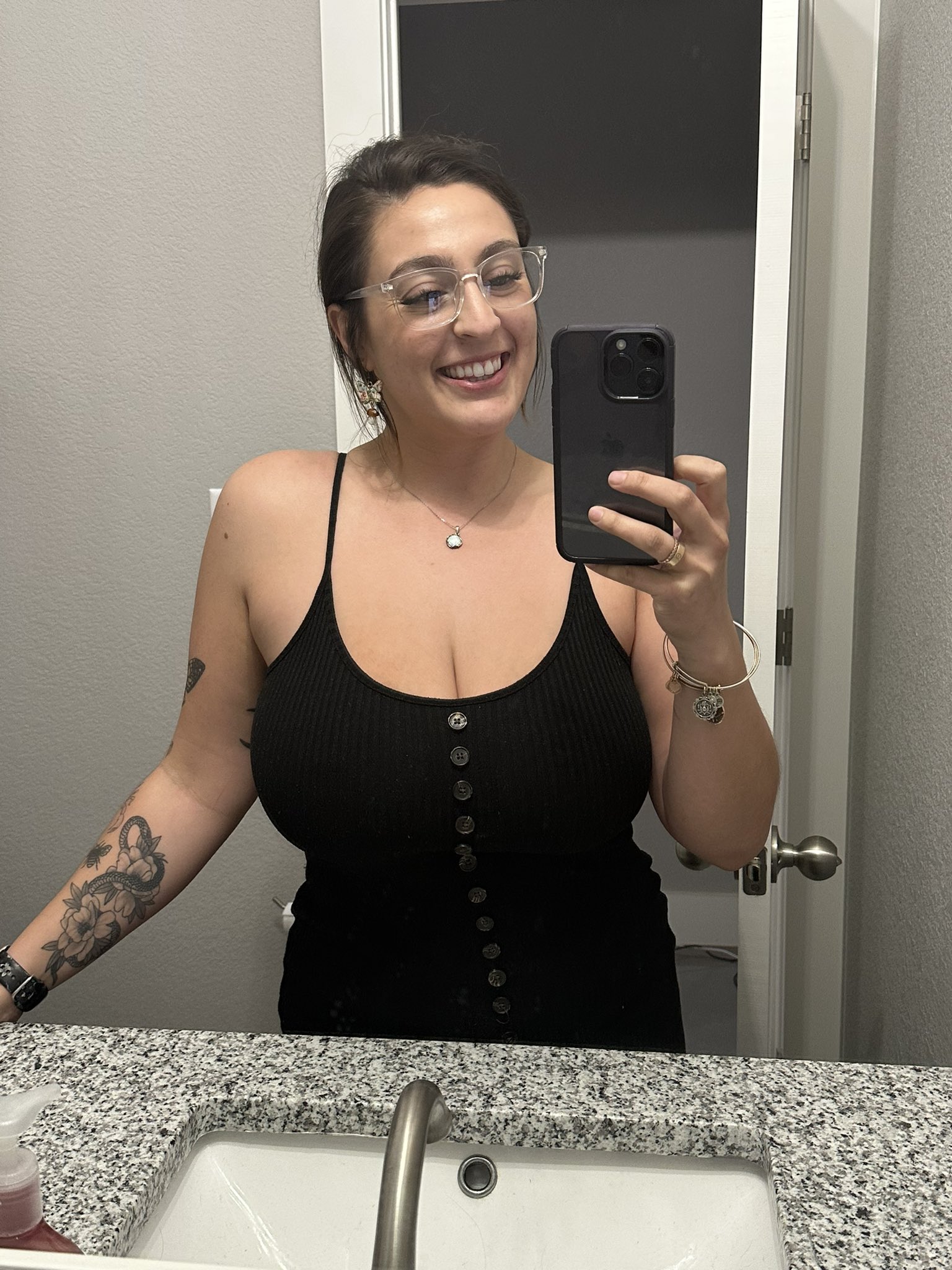 TW Pornstars - 1 pic. Tati Evans🦋. Twitter. OMG 500k!!!! Thank you so much! ️The only way I see