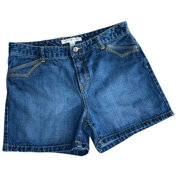EncoreAddict's tweet photo. So good I had to share! Check out all the items I'm loving on @Poshmarkapp #poshmark #fashion #style #shopmycloset #leadingstar #katespade #tommyhilfiger: https://t.co/Y759wJtUs9 https://t.co/zj9C3jZXD0