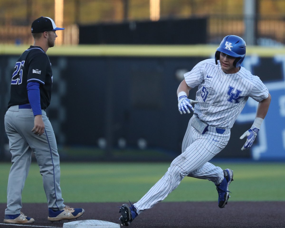 UKBaseball's tweet photo. Jackson Gray is the first Wildcat to have two triples in a game since Matt McKinney vs. LSU in 2007.

@jacksongray23 https://t.co/opffCVMpbV