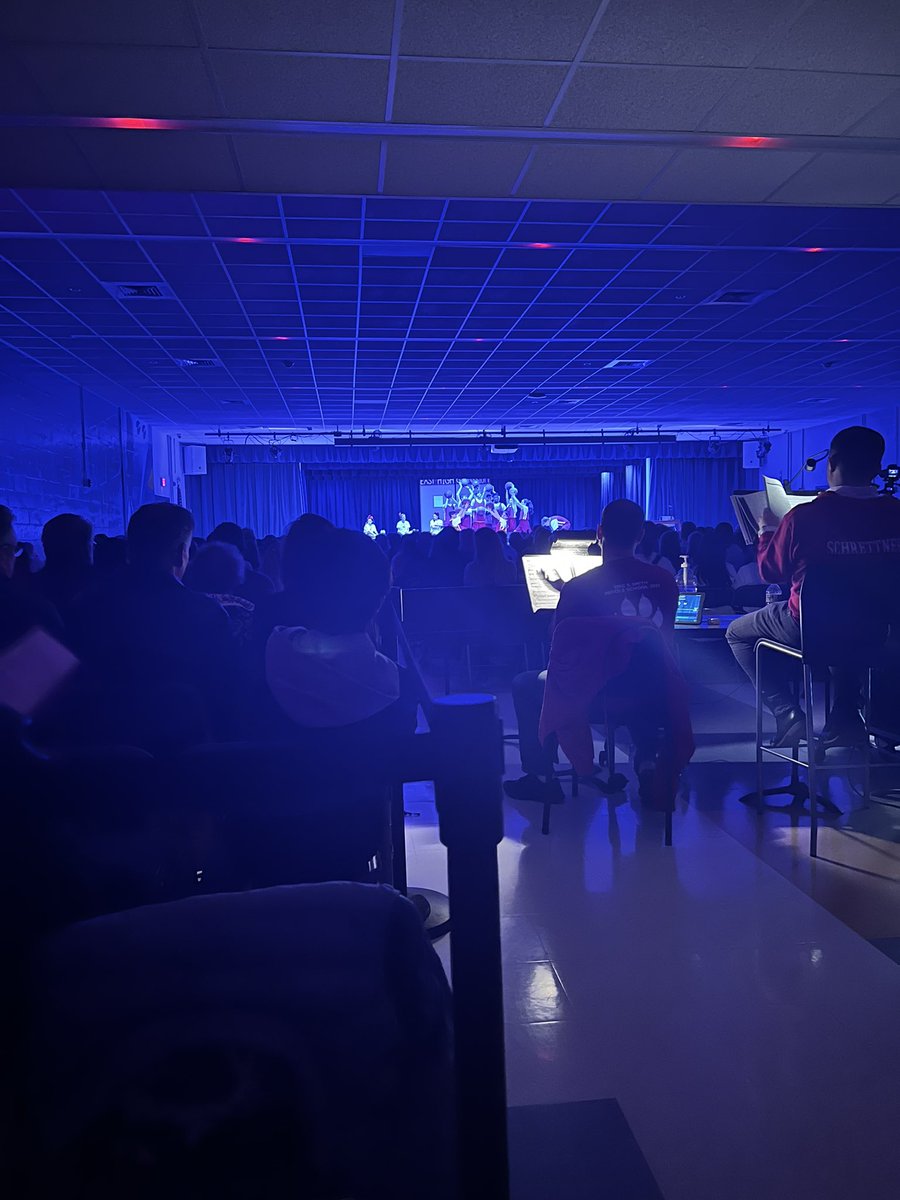 MsJennFischer's tweet photo. Another SOLD OUT performance at @RSDsmithschool tonight for High School Musical: On Stage! Congratulations to the cast and crew! ⭐️❤️ https://t.co/0vaCZt0xSc