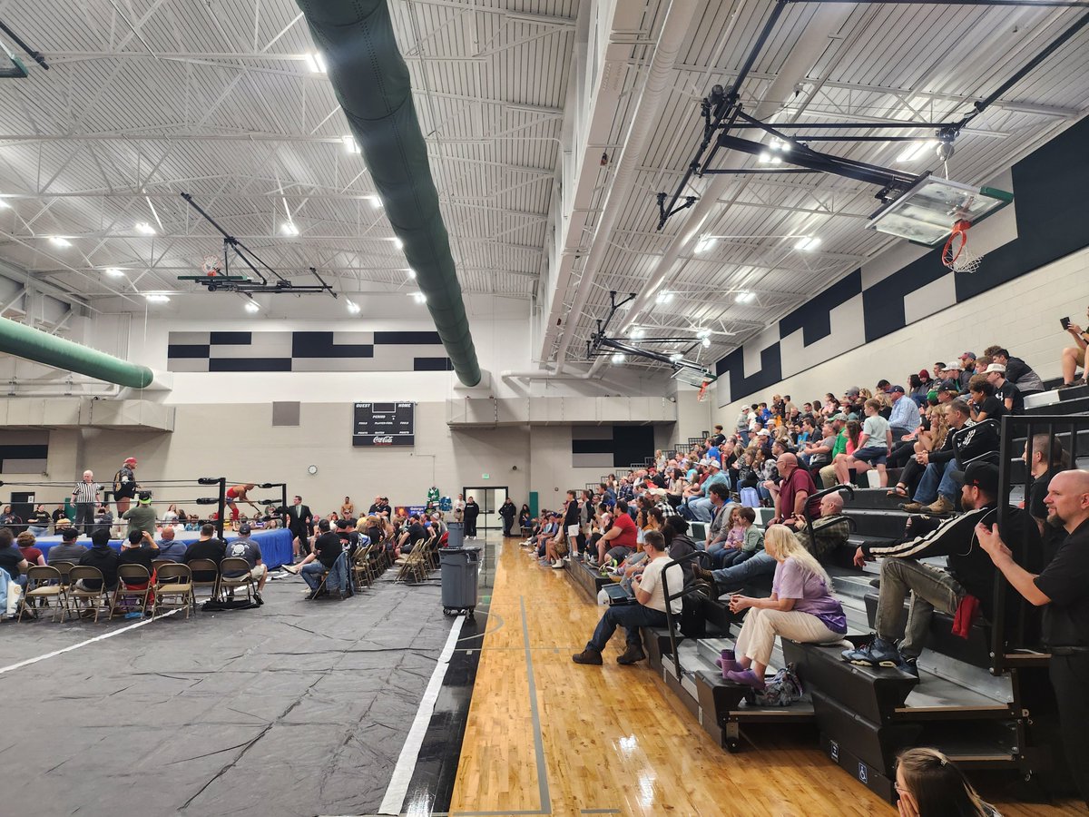 SugarDunkerton's tweet photo. Thanks for the house.
#GeorgeSouth
#ActionMikeJackson
@SCITournament
#SCIRumble https://t.co/0OQx0vgPRv