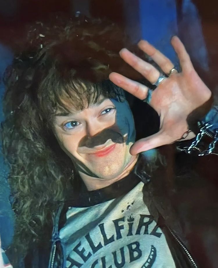 BraindeadBat's tweet image. Steve’s smile is just too bright😔