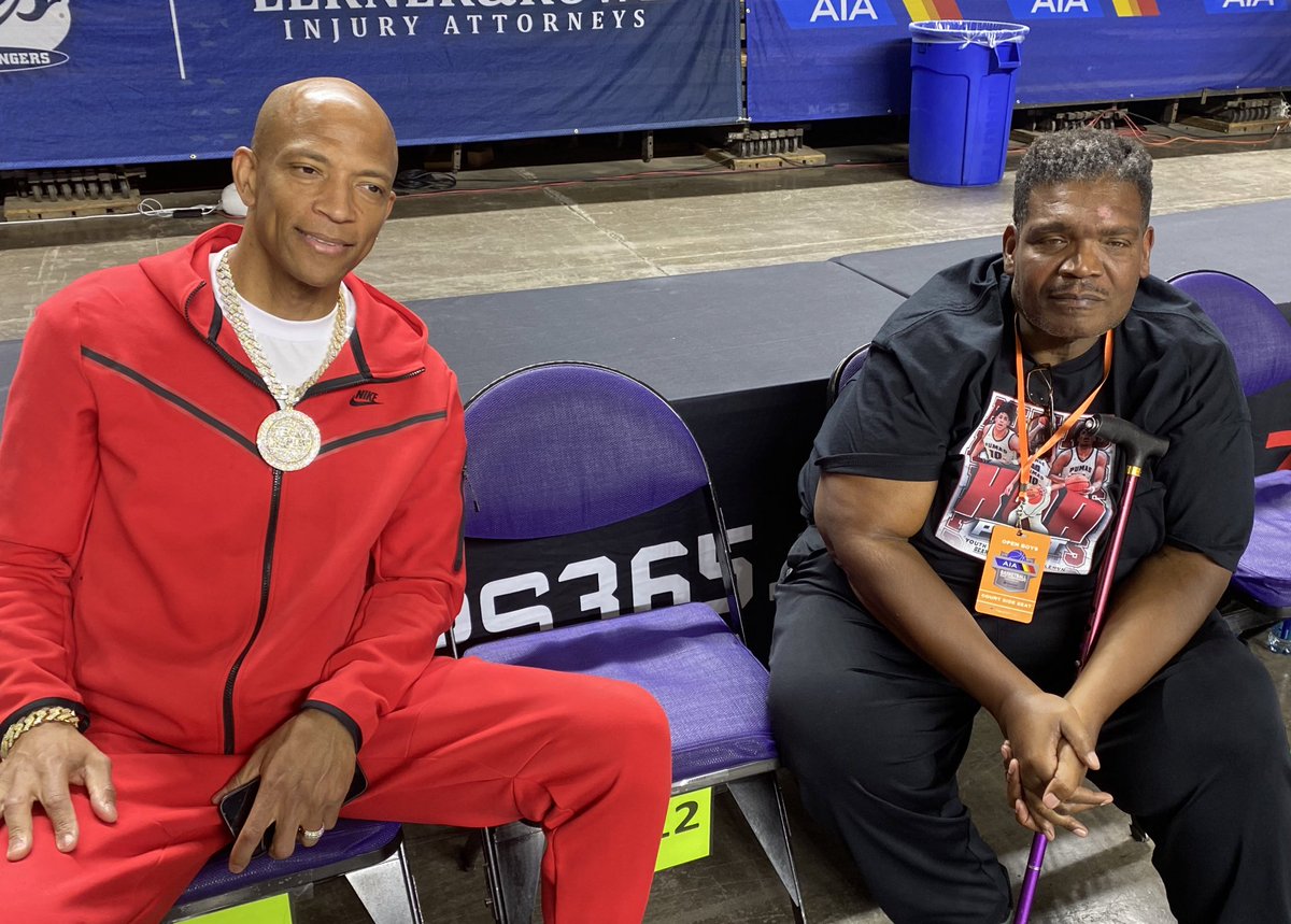 Fathers Day at the Open Finals! Love seeing Marvin Bagley and Todd Peat courtside! Thank you for sharing your boys with AzHS hoops/sports! <a href="/TeamBagley/">Team Bagley™</a> <a href="/kpeat10/">Koa Seward Peat</a> <a href="/MB3FIVE/">Marvin Bagley III</a>