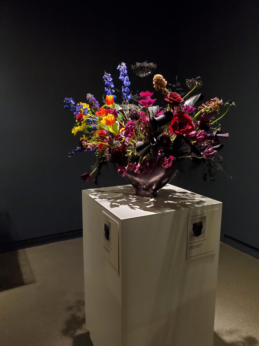 ShanseyDesign's tweet photo. Interpreting the death mask. Extraordinary floral design. #stlouisartmuseum #artinbloom https://t.co/3RIRmUMxIn