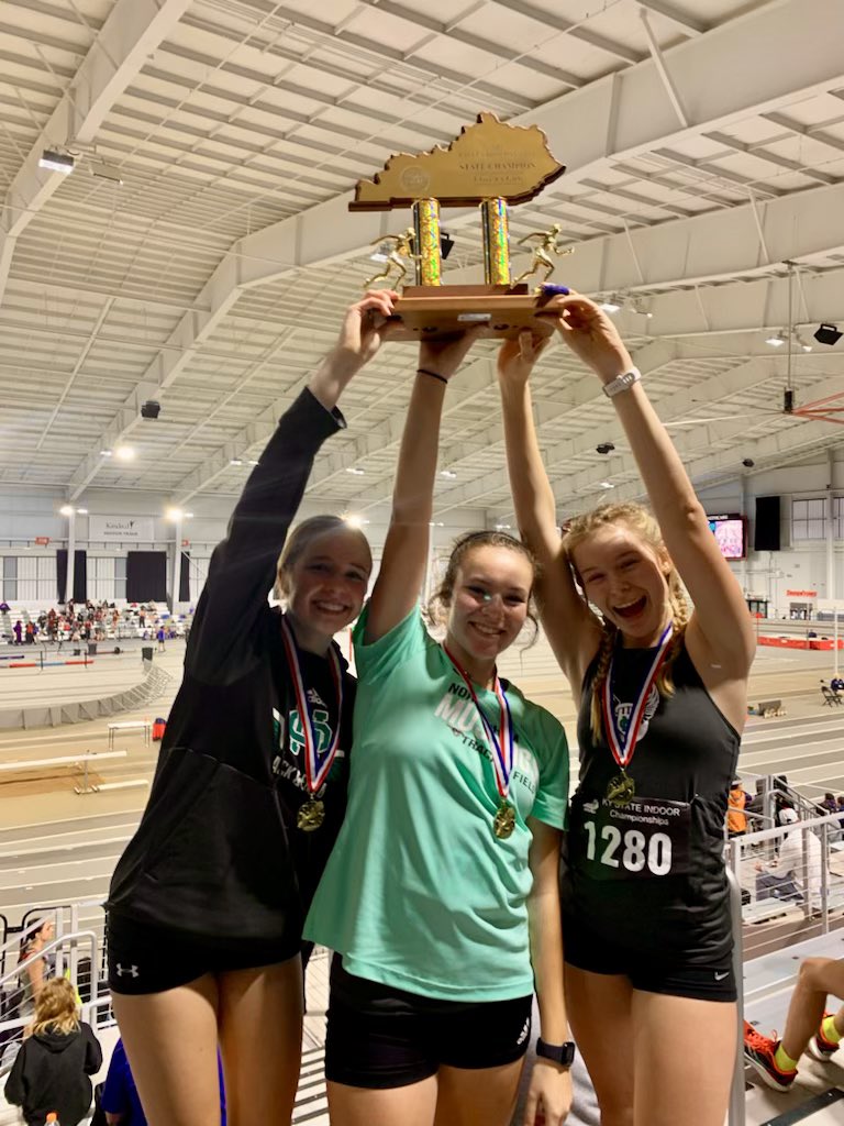 AubreyAnd01's tweet photo. 2A KY STATE INDOOR CHAMPS!!Triple jump - 31’9, 6th place
4x400 - 4:20, 3rd place https://t.co/wmCT3qRKAP
