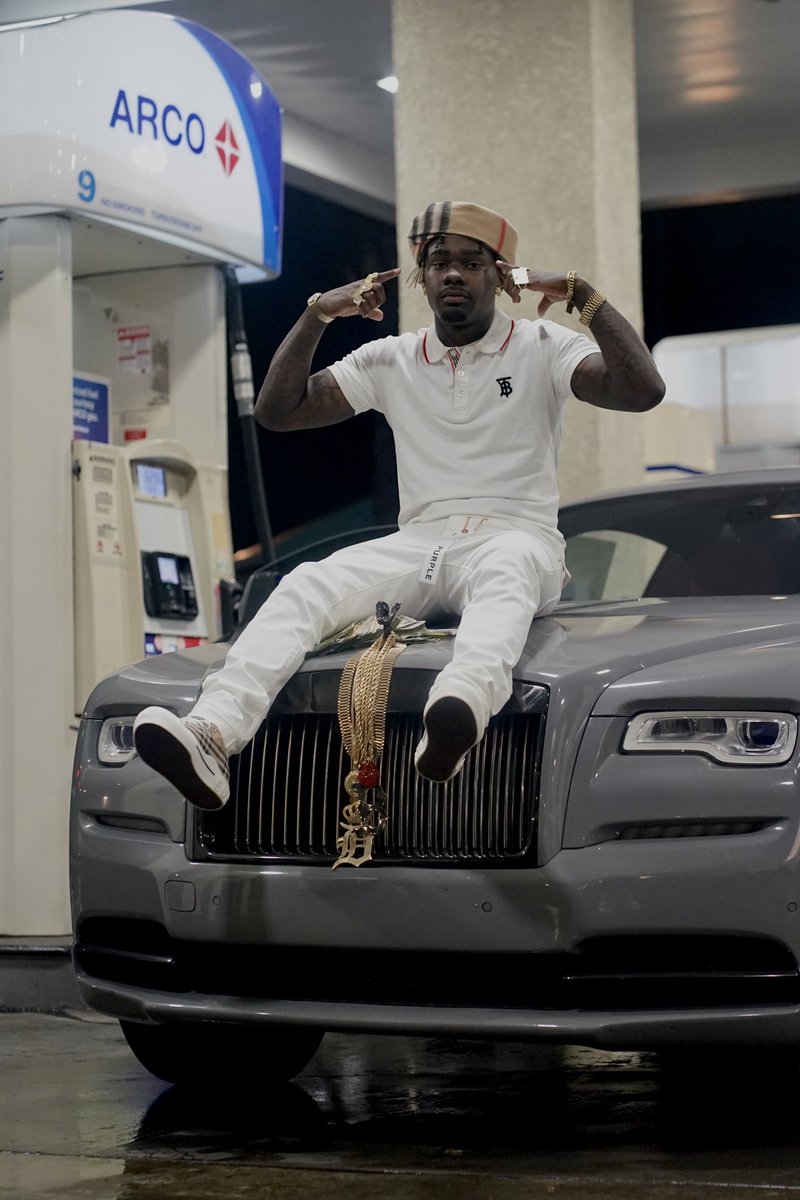 rayd1nero's tweet photo. Rich Nigga bitch my plate got Lamb chops
6 Figures I fell N love wit hearin bands pop💵 https://t.co/HzohmHz9l5