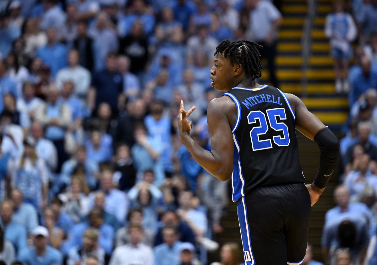 CBSSportsCBB's tweet photo. Duke sweeps North Carolina 🧹🧹

The Blue Devils defeat the Tar Heels in Chapel Hill and spoils UNC's Senior Night. https://t.co/E5S84Y1nyX