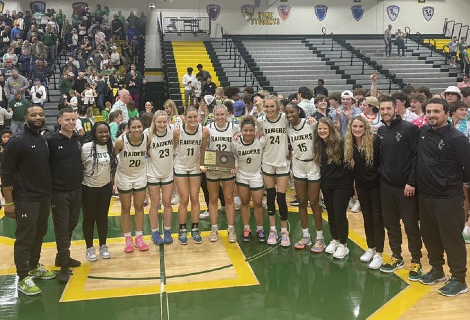 sportsinkansas's tweet photo. 6A East Girls 🏀 

Shawnee Mission South remains undefeated on the year with a sub-state finals win over Shawnee Mission West. Lady Raiders back at state for the first time since 2012.

#sportsinkansas https://t.co/J8GJMv3IXs