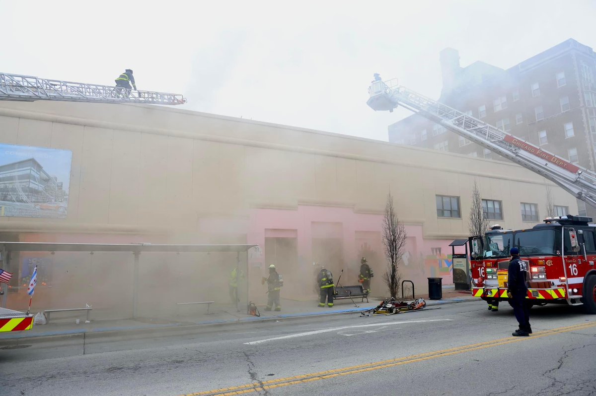 CFDLocal2's tweet image. No lunch break for our crews on the Southeast side. #local2atwork #cfdprofessionals