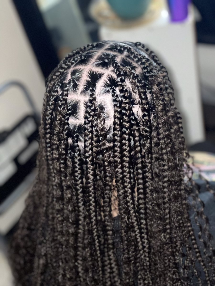 ac_arts_studio's tweet image. Absolutely in love per usual when I get slayed by this baddie 🥰😍💓 Boho knotless braids. Now I don’t have to worry about my hair for a while, which is helpful - especially the way I been feeling lately 🤰🏻💕Thank you my love! #KreationzByPea #boho #knotlessbraids