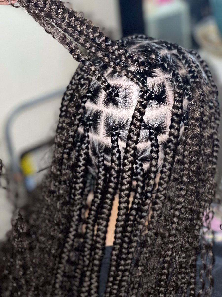 ac_arts_studio's tweet image. Absolutely in love per usual when I get slayed by this baddie 🥰😍💓 Boho knotless braids. Now I don’t have to worry about my hair for a while, which is helpful - especially the way I been feeling lately 🤰🏻💕Thank you my love! #KreationzByPea #boho #knotlessbraids