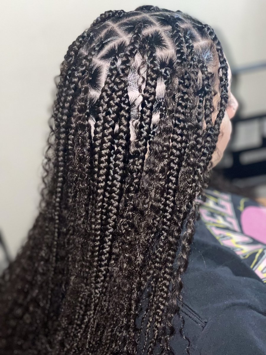 ac_arts_studio's tweet image. Absolutely in love per usual when I get slayed by this baddie 🥰😍💓 Boho knotless braids. Now I don’t have to worry about my hair for a while, which is helpful - especially the way I been feeling lately 🤰🏻💕Thank you my love! #KreationzByPea #boho #knotlessbraids
