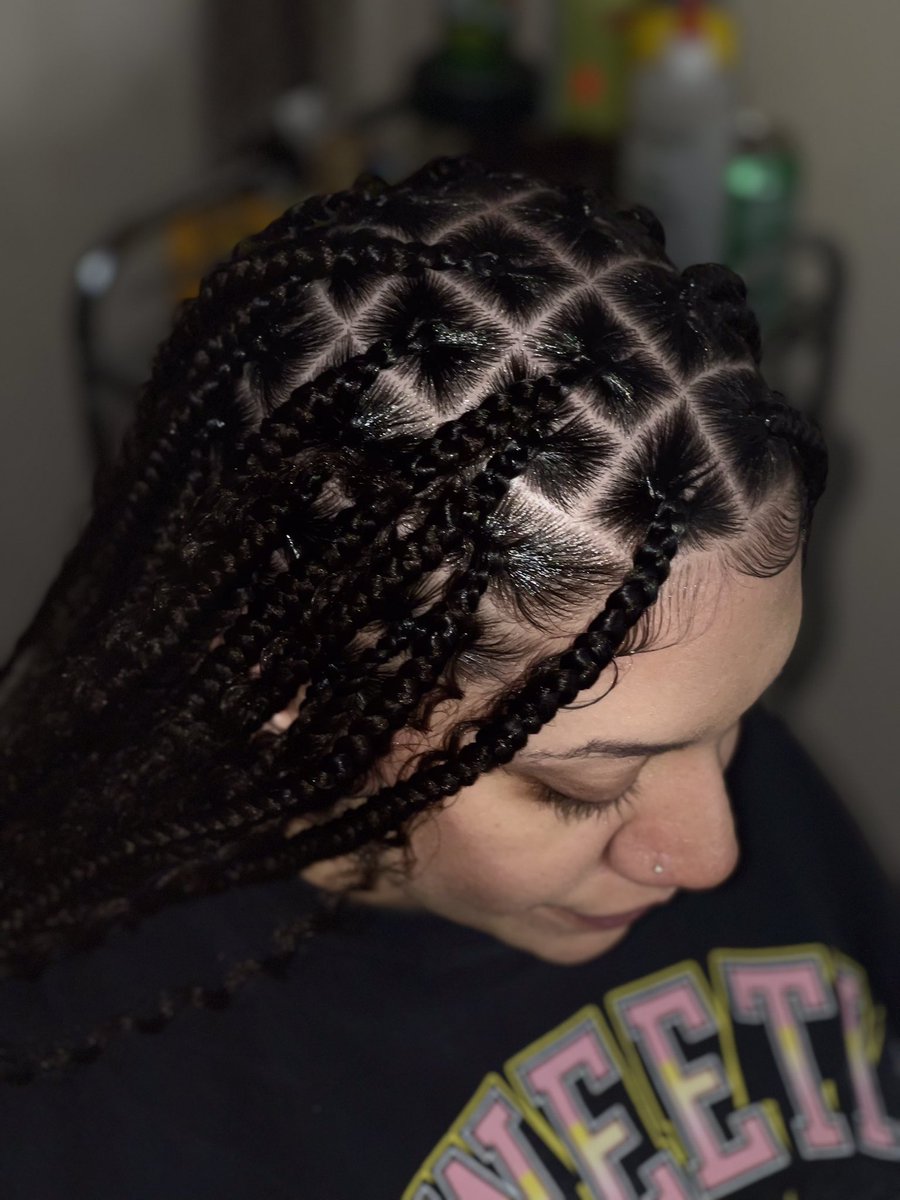ac_arts_studio's tweet image. Absolutely in love per usual when I get slayed by this baddie 🥰😍💓 Boho knotless braids. Now I don’t have to worry about my hair for a while, which is helpful - especially the way I been feeling lately 🤰🏻💕Thank you my love! #KreationzByPea #boho #knotlessbraids