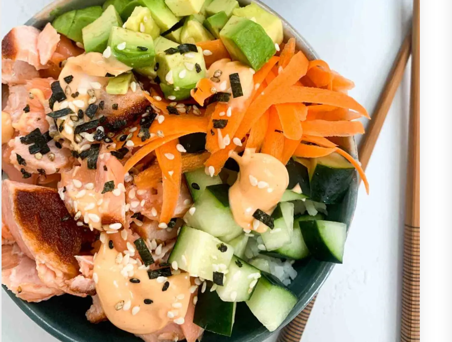 StateofSlim's tweet photo. You can spend a lifetime mastering the art of making a sushi roll. When you don't have a whole lifetime to wait, try this quick and ultra-easy Salmon Roll Sushi Bowl. Recipe on Facebook. #HealthyEating https://t.co/FFUO2KLwnK