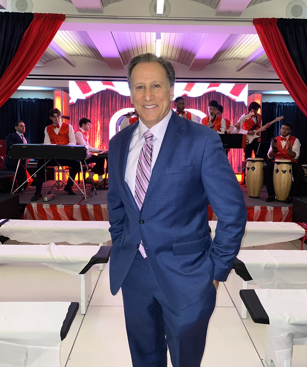 BruceBeck4NY's tweet photo. Always an honor to emcee the annual gala at @FordhamPrep ! This year’s theme - Under The Big Top! Raising meaningful funds for the Ignite Scholarship Fund and the New Fitness and Wellness Center! @FP_Sports https://t.co/iOBCzgzF9L