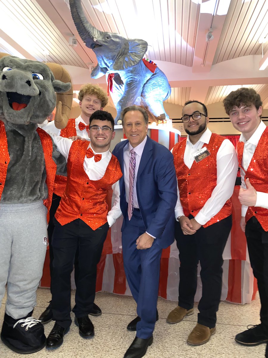 BruceBeck4NY's tweet photo. Always an honor to emcee the annual gala at @FordhamPrep ! This year’s theme - Under The Big Top! Raising meaningful funds for the Ignite Scholarship Fund and the New Fitness and Wellness Center! @FP_Sports https://t.co/iOBCzgzF9L