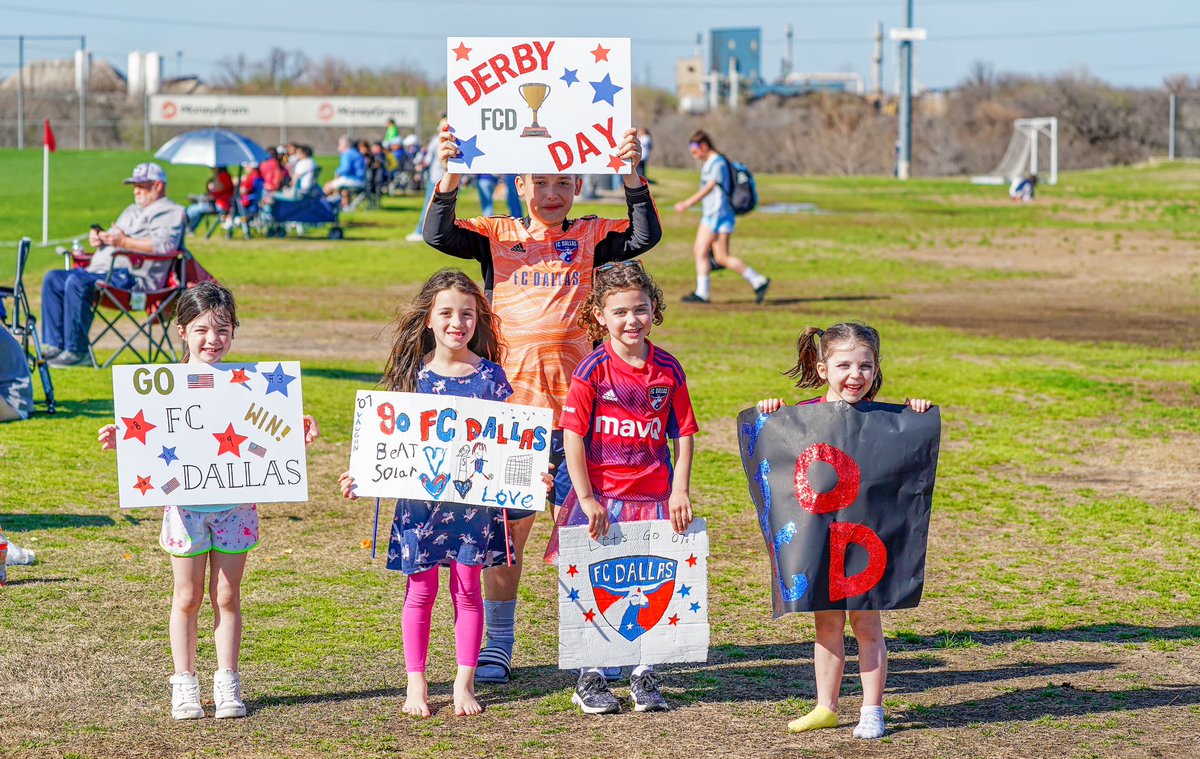 The future watching the present be strong.  I am grateful that my daughter grows up around this. #derbyday #bigsisters @FCDwomen @TheECNL