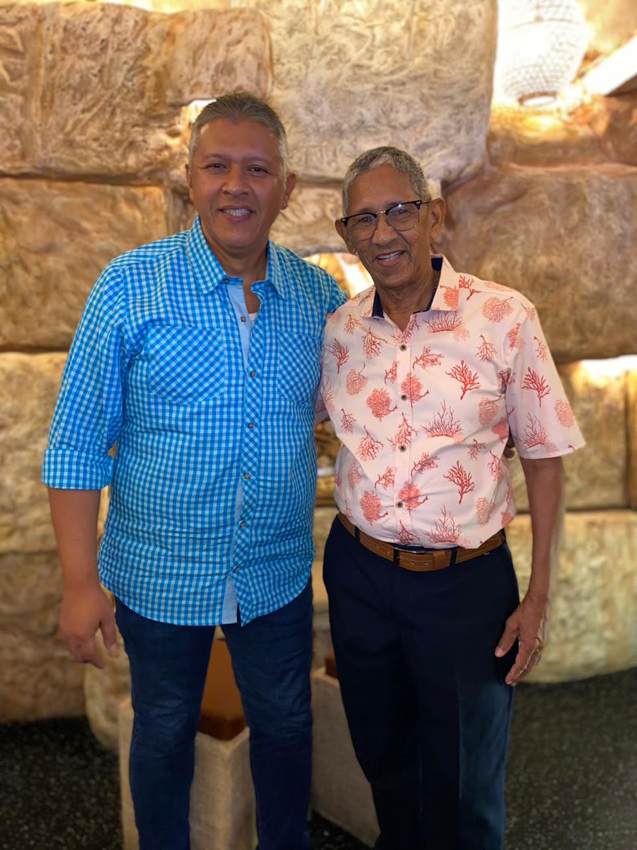 Davidtoscanom's tweet photo. Felicidades papi en tu cumpleaños Dios y la virgen cuiden y protejan siempre. Gracias por tanto, por ser pilar de nuestra familia, decirte hoy más que nunca que te amo y quiero a montones. #CumpleProfeDeci #JuntosPodemos #DavidTeEscucha https://t.co/uOgPkbsmBn