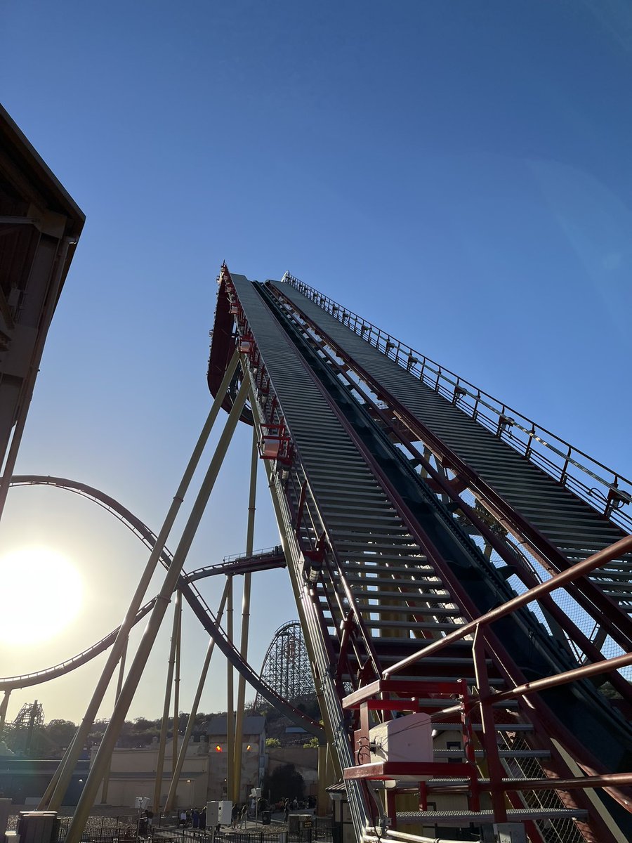 brad_developer's tweet image. Theme Park Day