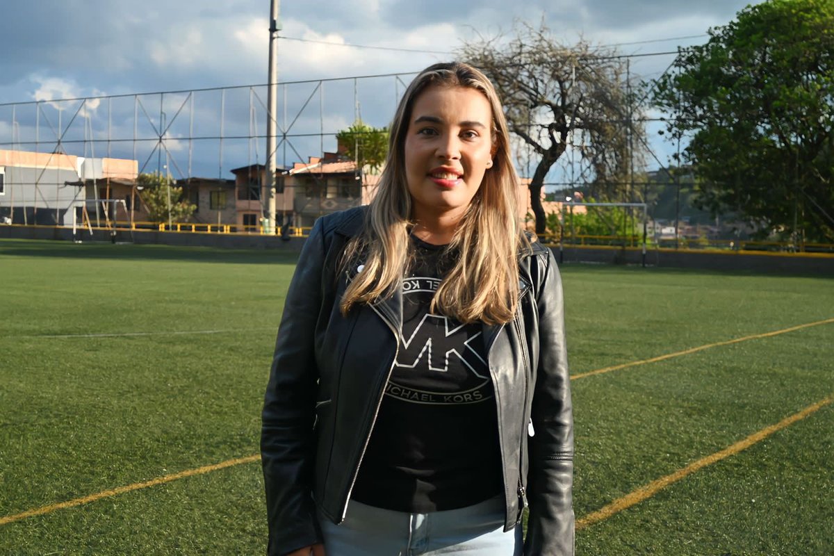 LinaGarciaGanan's tweet photo. Que viva el Rock 🎸 y la cultura! 

Gracias a Cristian por hacer posible este escenario de participación donde la música es el centro. Reconocer el trabajo de los que se ponen la 10 por la ciudad es parte de la tarea, vamos por más! @RocKristobal honrada de reconocer su esfuerzo! https://t.co/3XWWzbAgRC