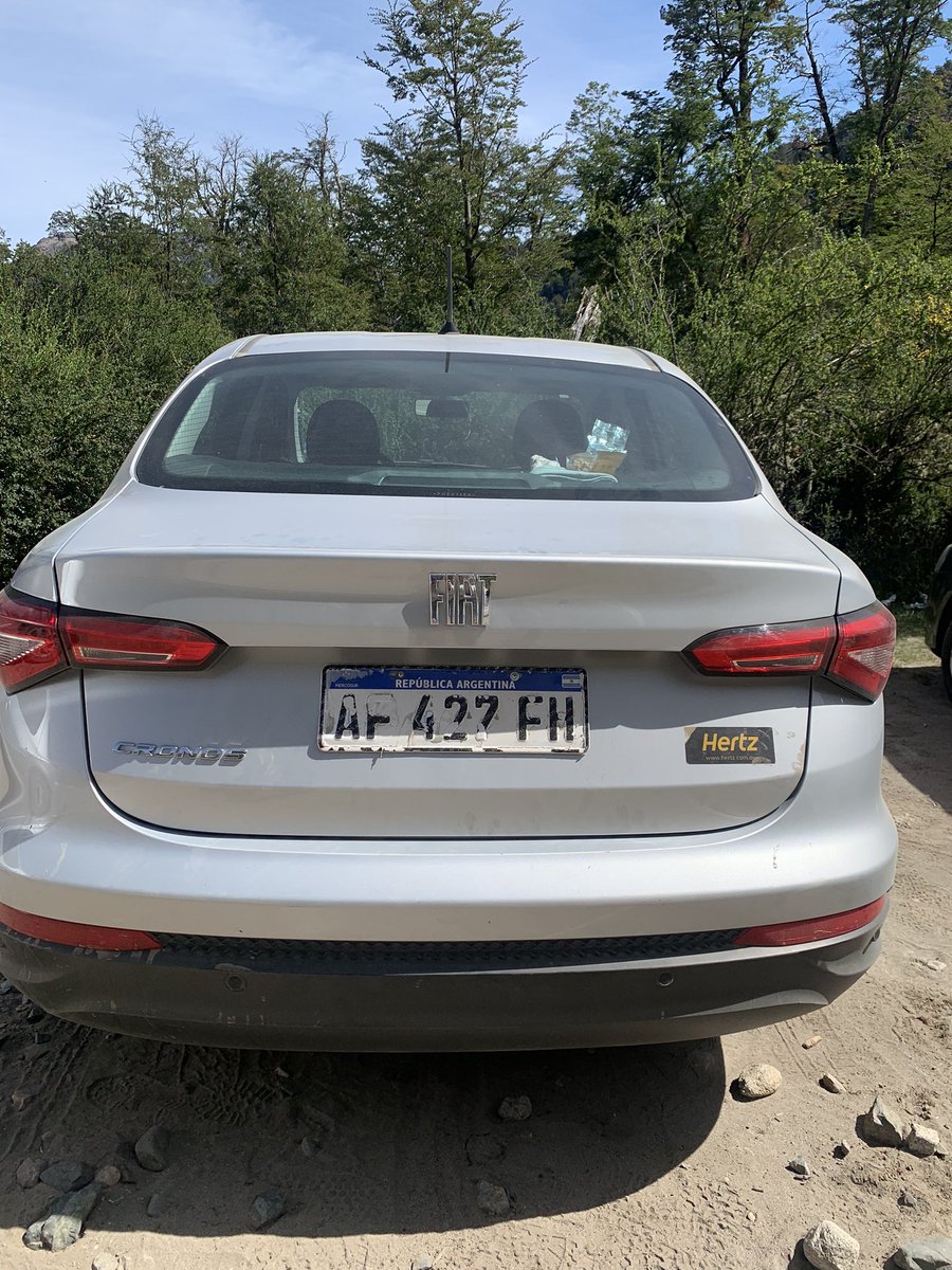 Casi todos los autos de <a href="/hertzargentina/">Hertz Argentina</a> en Angostura circulan con patente invisibilizada adrede. Ejemplos: