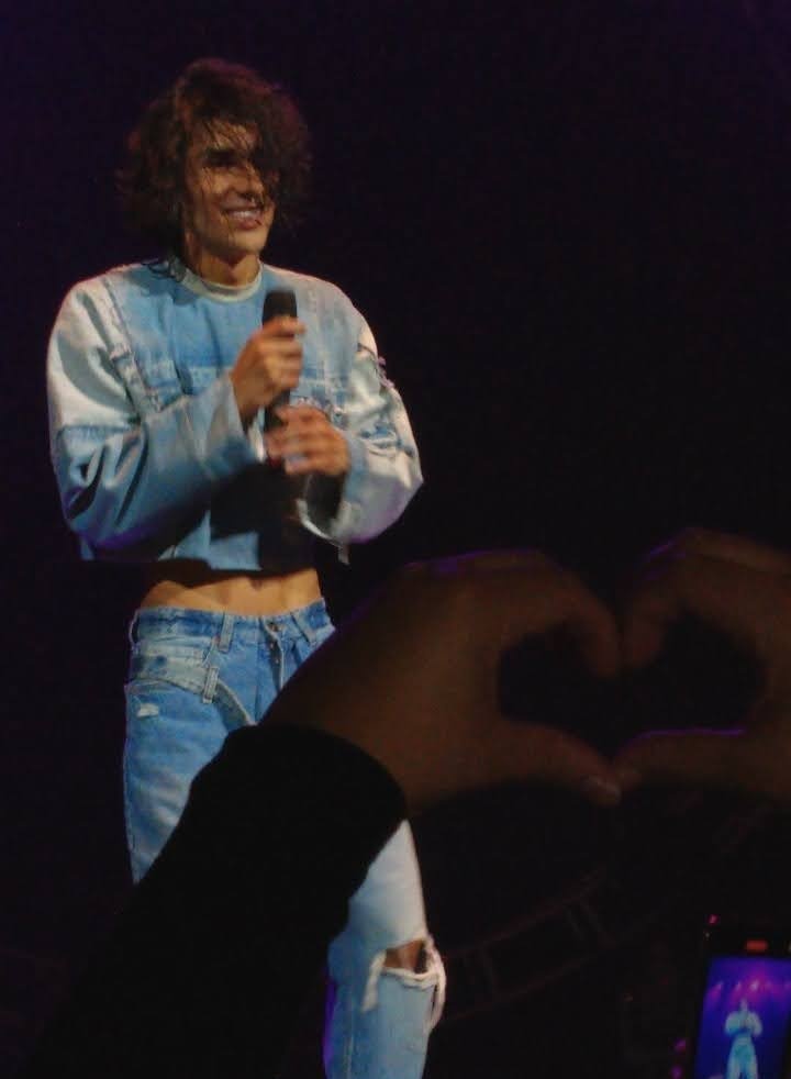 dnlnaomi's tweet photo. amo esta fotito que tomé ese día 😭🫶🏻

ANIVERSARIO DREAM TOUR https://t.co/vpWjTj7Evu